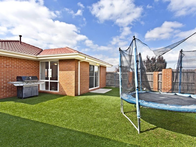 16 Hazelton Street, Macgregor ACT 2615