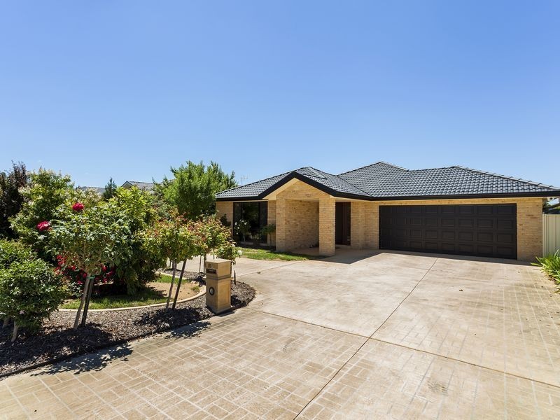 22 Douglas Waterhouse Drive, Dunlop ACT 2615