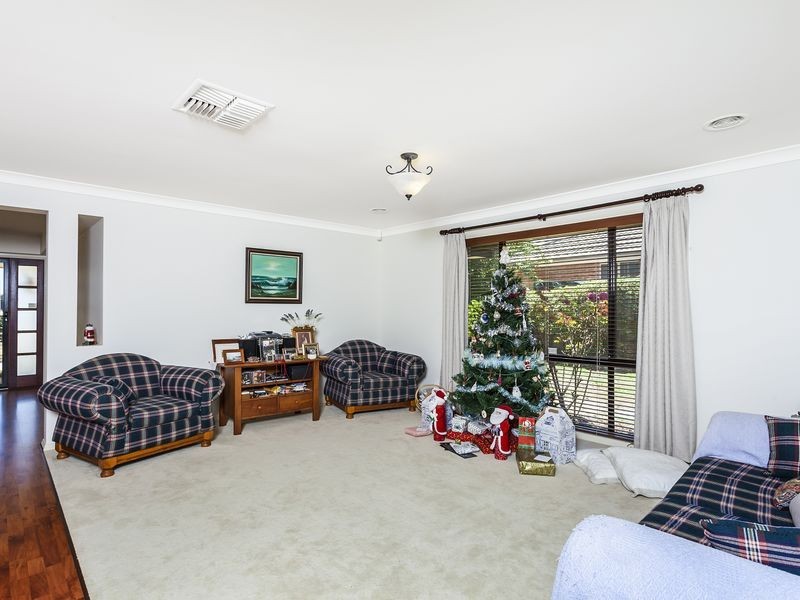 22 Douglas Waterhouse Drive, Dunlop ACT 2615