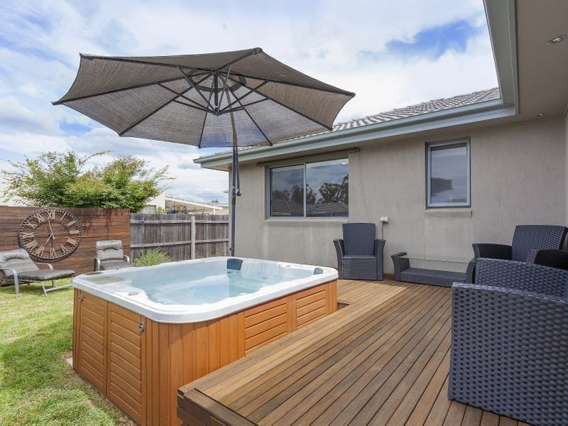 4 Jean Macnamara Street, Macgregor ACT 2615