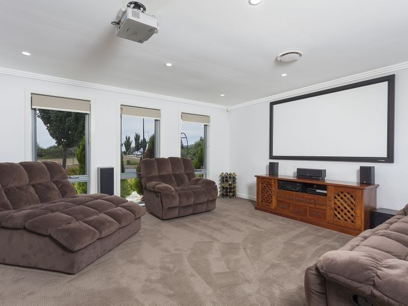 4 Jean Macnamara Street, Macgregor ACT 2615