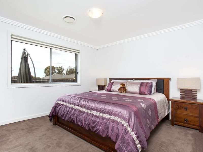 4 Jean Macnamara Street, Macgregor ACT 2615