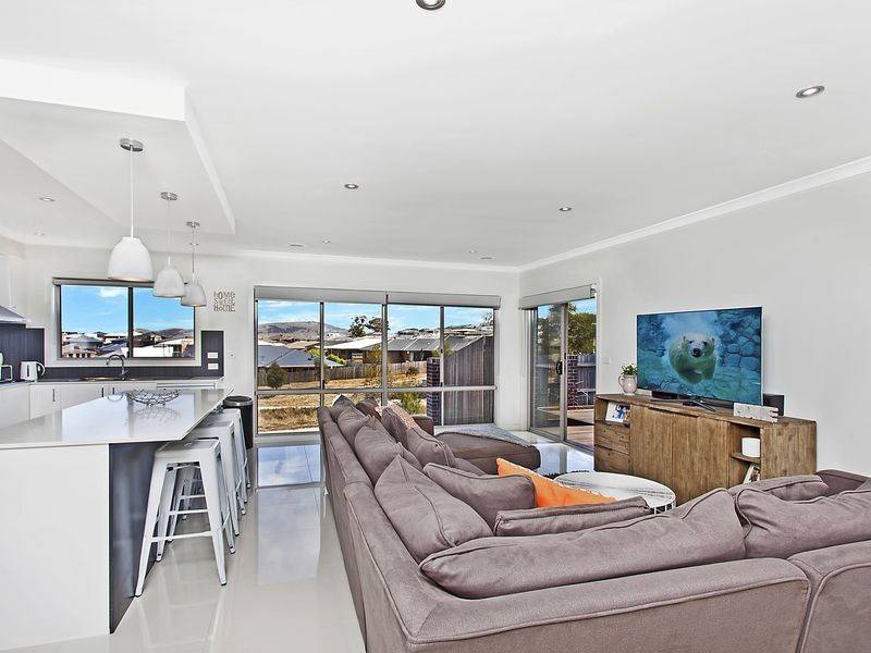 22 Pearl Gibbs Circuit, Bonner ACT 2914