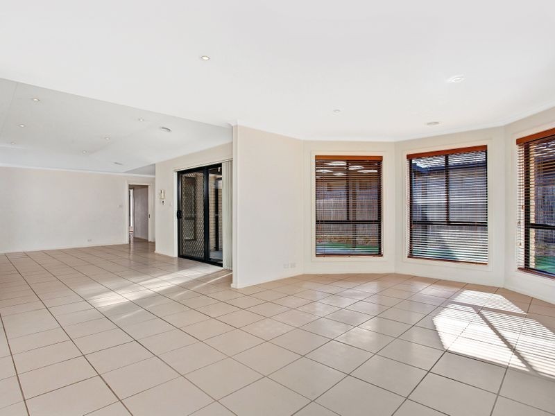 12 Courtneidge Street, Dunlop ACT 2615