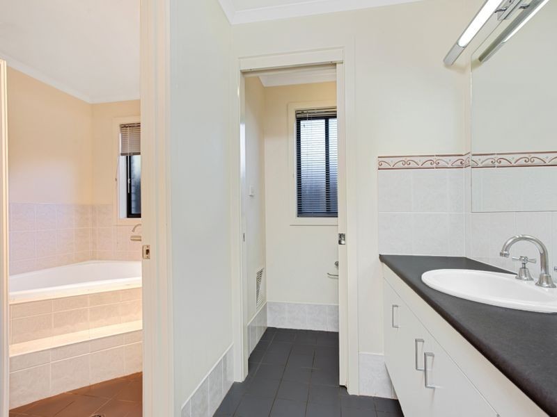 12 Courtneidge Street, Dunlop ACT 2615