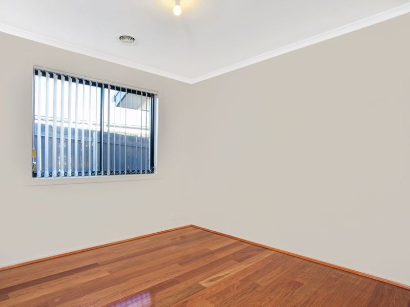 12 Courtneidge Street, Dunlop ACT 2615