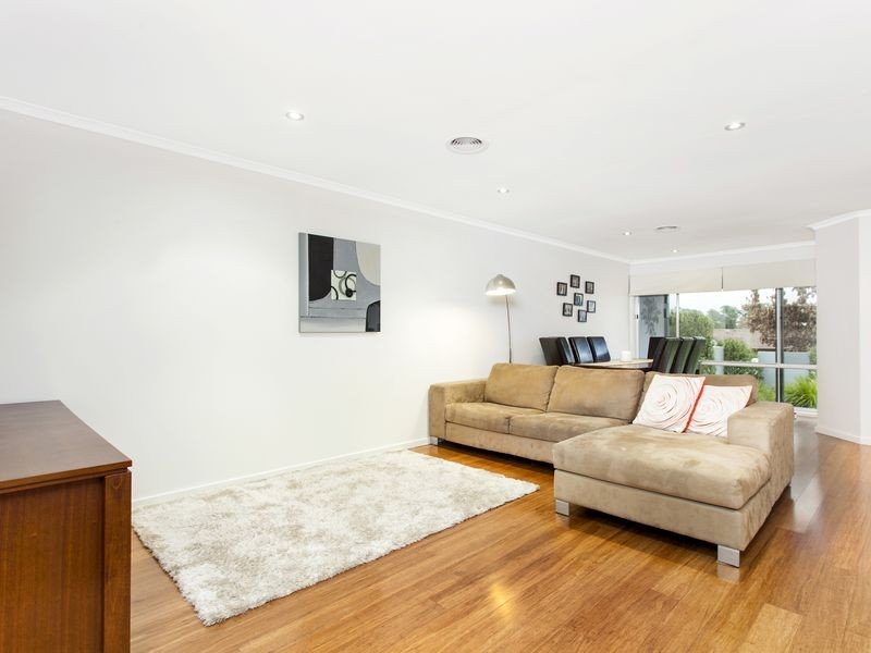 33 Rule Street, Isaacs ACT 2607