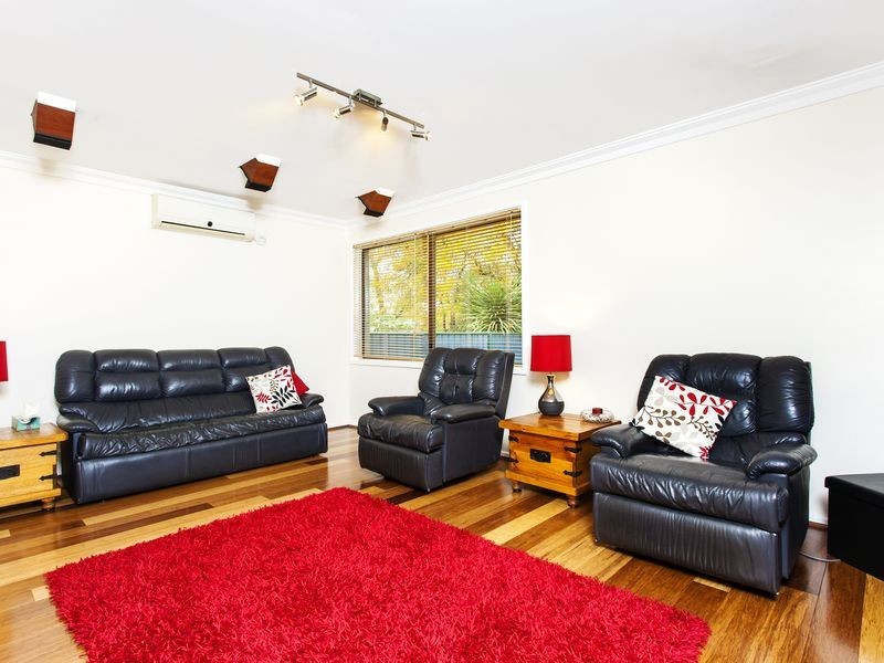 9 Squire Place, Charnwood ACT 2615