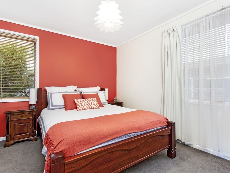 9 Squire Place, Charnwood ACT 2615