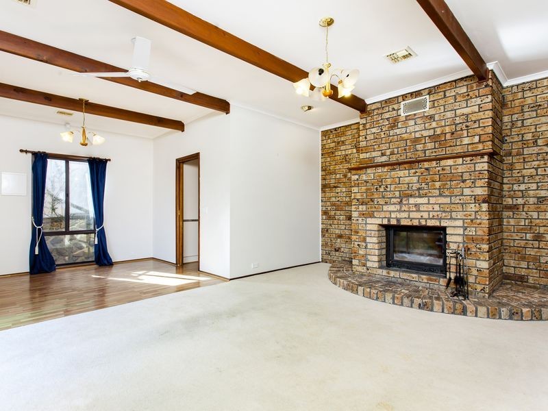 8 Arrietta Close, Charnwood ACT 2615