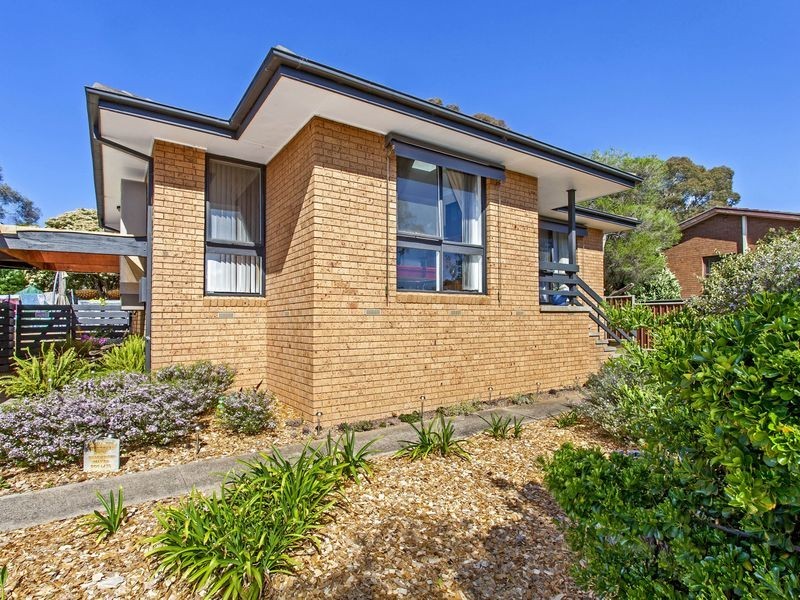 9 Stuckey Place, Charnwood ACT 2615