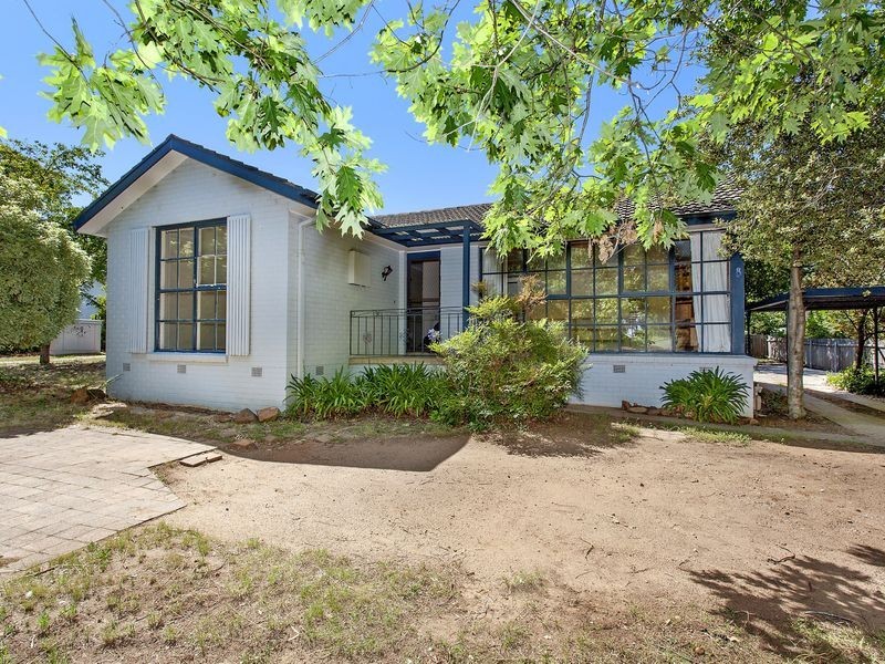 8 Taylor Place, Hackett ACT 2602