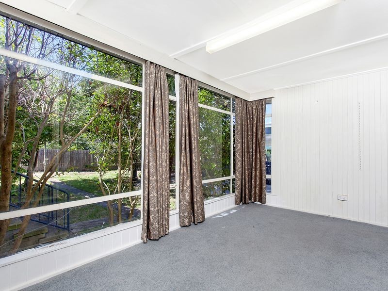 8 Taylor Place, Hackett ACT 2602