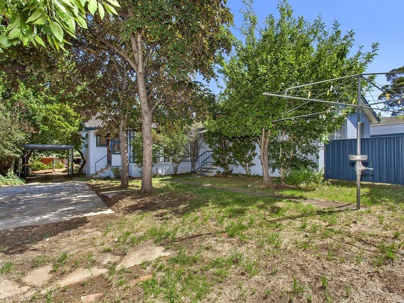 8 Taylor Place, Hackett ACT 2602