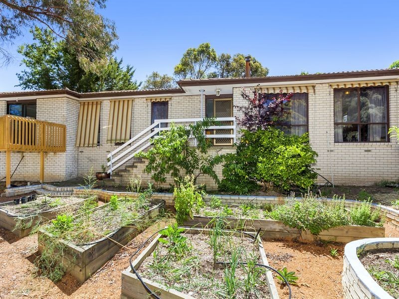 35 Kinchela Crescent, Latham ACT 2615