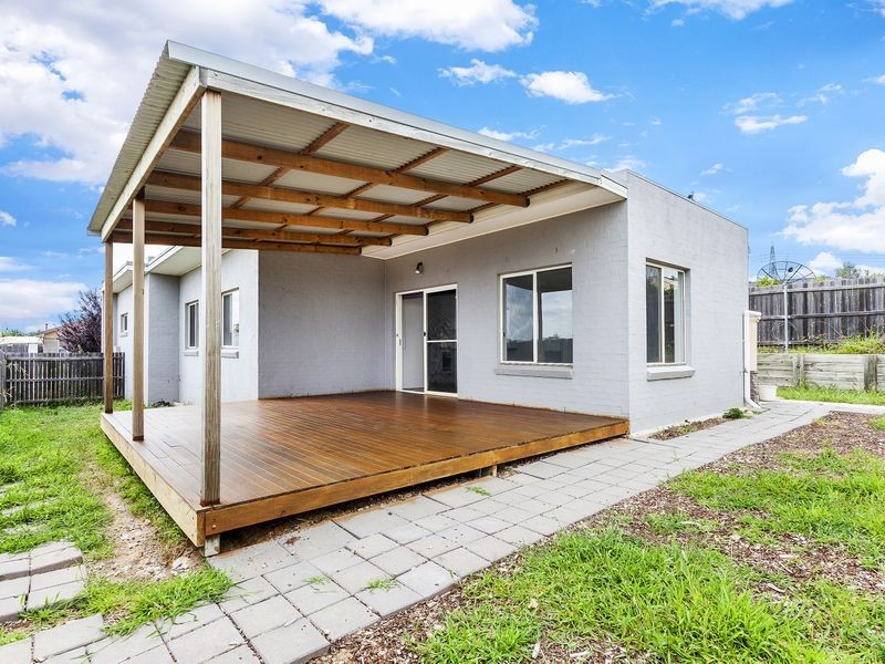 97 Macfarlane Burnet Avenue, Macgregor ACT 2615