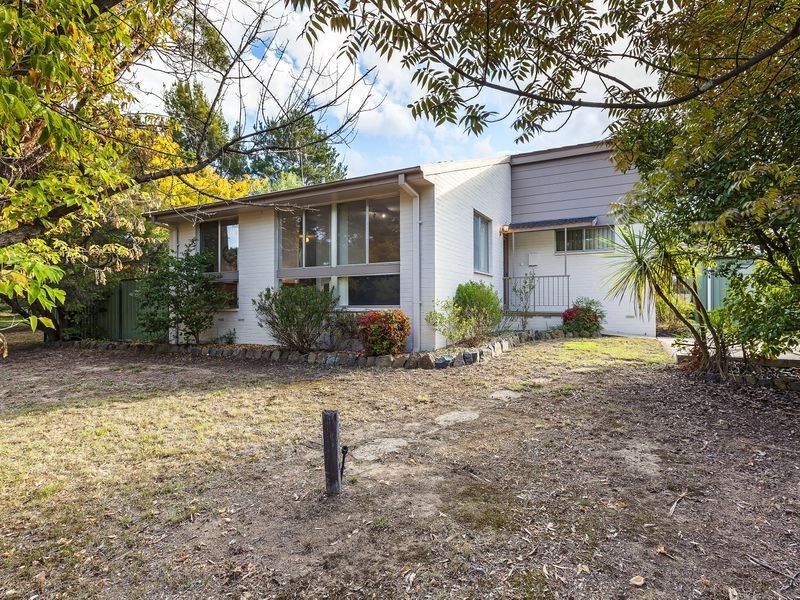 4 Edye Place, Macgregor ACT 2615