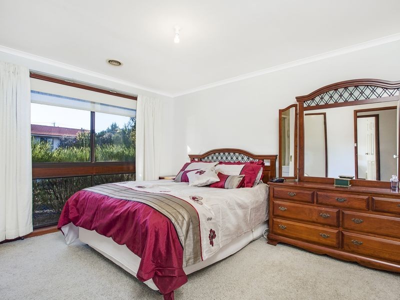 27 Vagabond Crescent, Mckellar ACT 2617