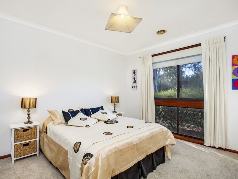 27 Vagabond Crescent, Mckellar ACT 2617