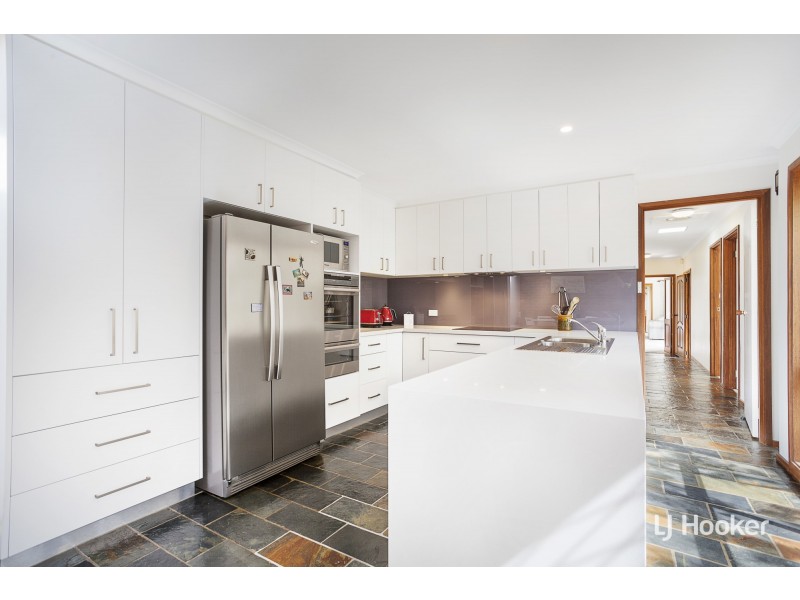 10 Lumholtz Place, Florey ACT 2615