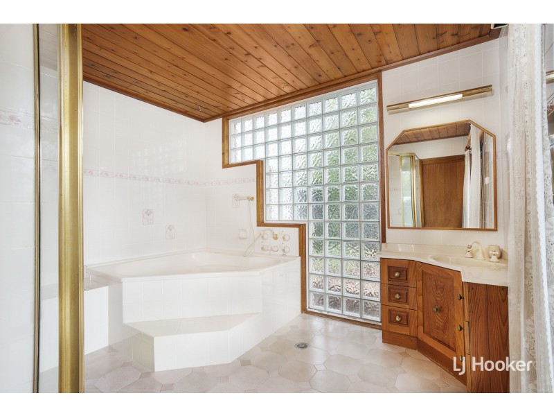 10 Lumholtz Place, Florey ACT 2615
