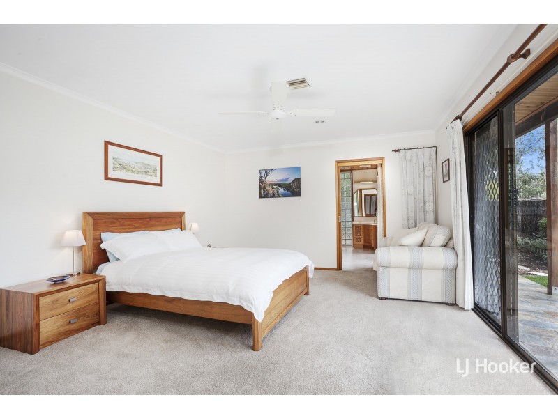 10 Lumholtz Place, Florey ACT 2615