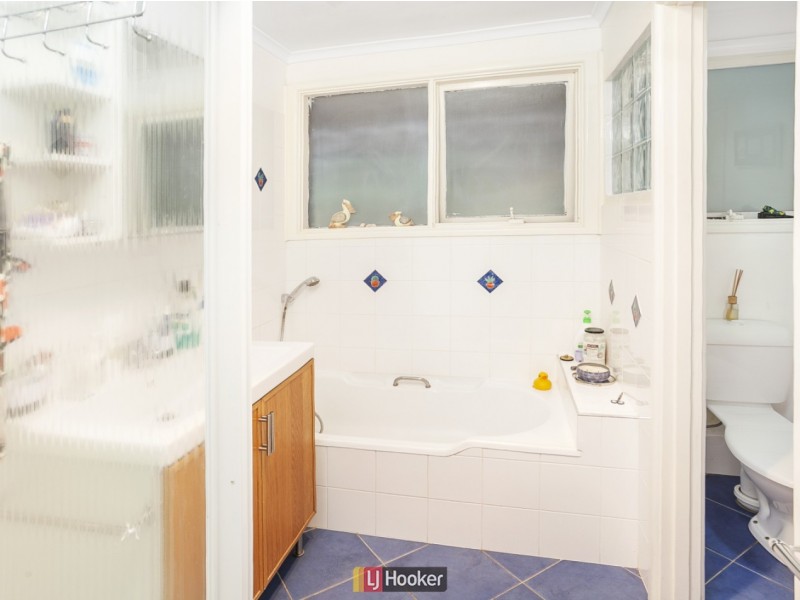 11 Standbridge Place, Spence ACT 2615