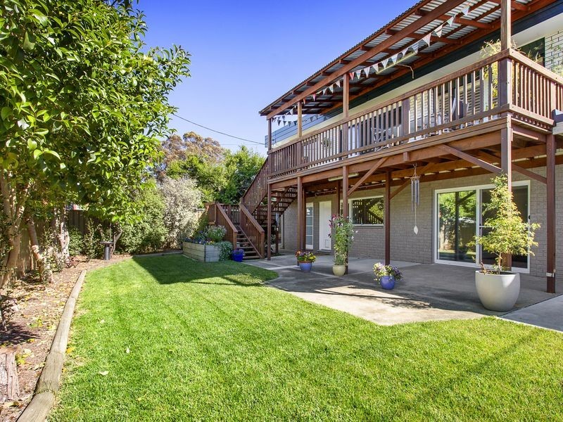 17 Hensman Street, Latham ACT 2615