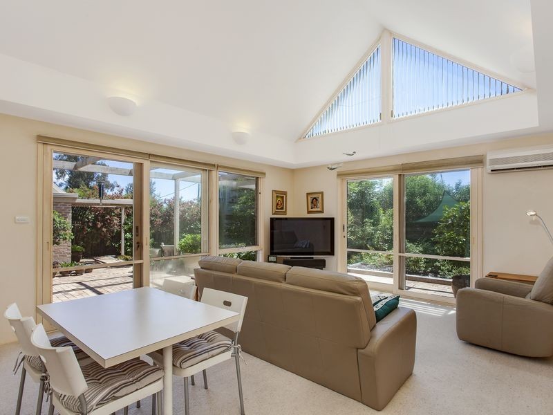 2/44 Pennefather Street, Higgins ACT 2615