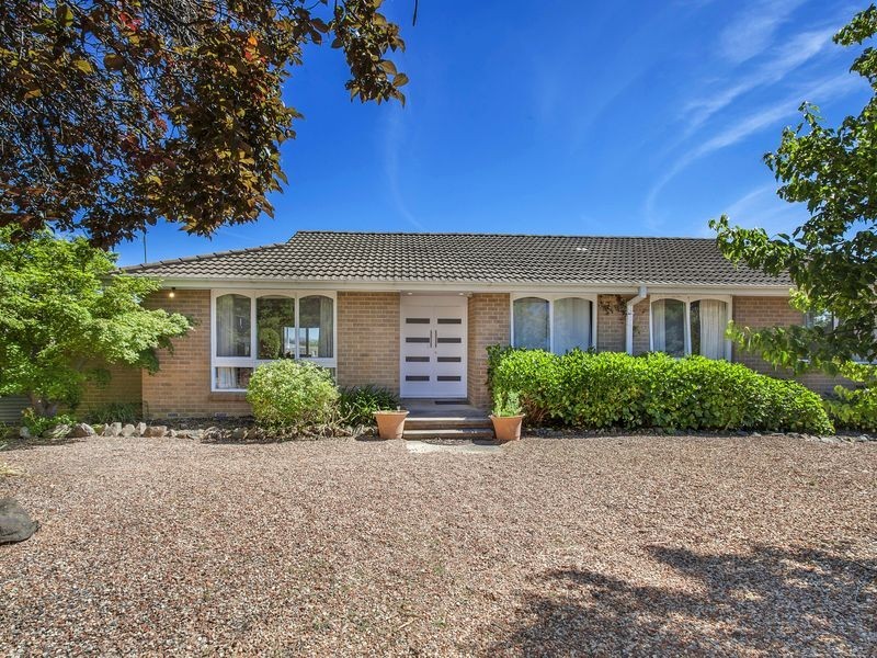 8 Bridge Place, Latham ACT 2615