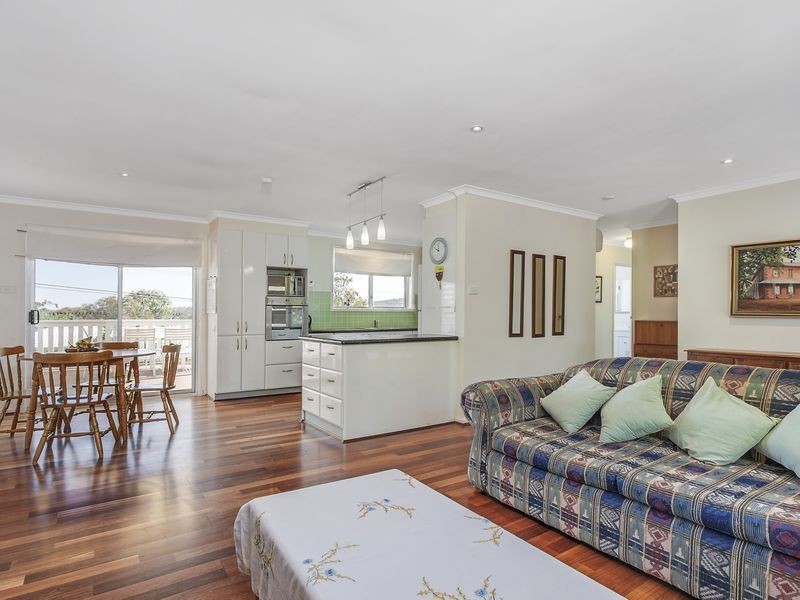 8 Bridge Place, Latham ACT 2615