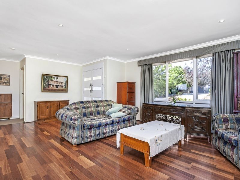 8 Bridge Place, Latham ACT 2615