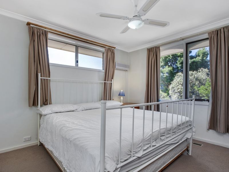 8 Bridge Place, Latham ACT 2615