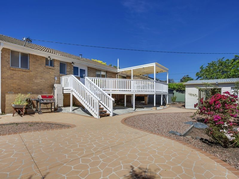 8 Bridge Place, Latham ACT 2615