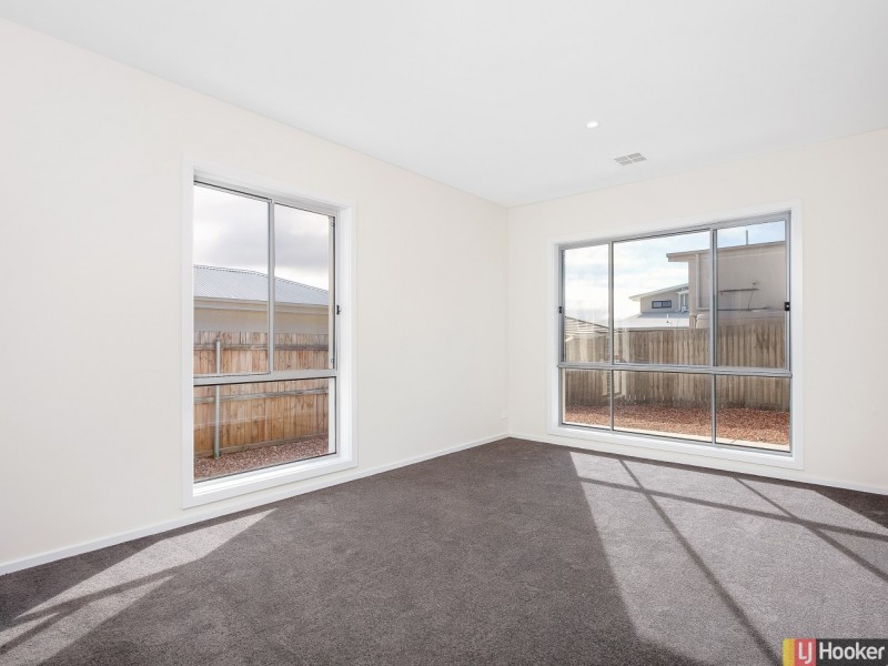 14 Cocoparra Crescent, Crace ACT 2911