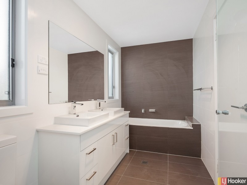 14 Cocoparra Crescent, Crace ACT 2911