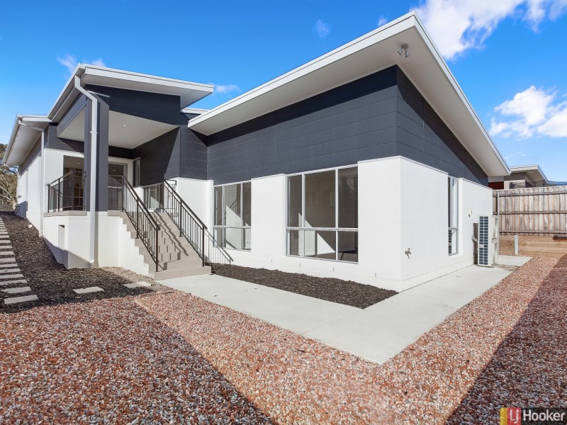 14 Cocoparra Crescent, Crace ACT 2911