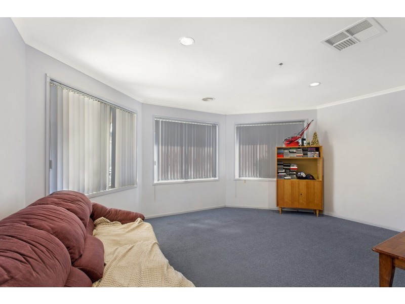 16 Fitton Close, Dunlop ACT 2615