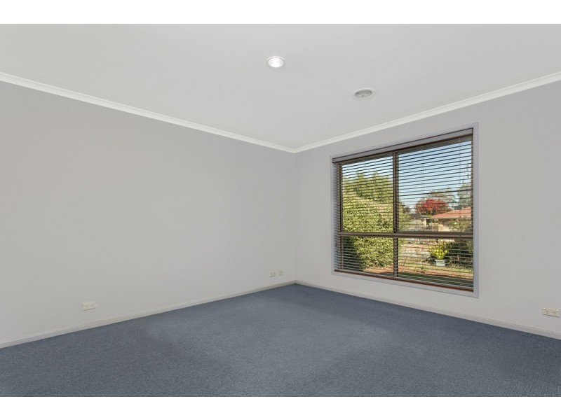 16 Fitton Close, Dunlop ACT 2615