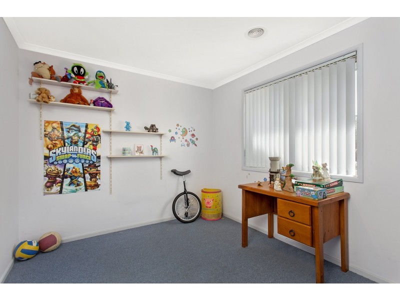 16 Fitton Close, Dunlop ACT 2615