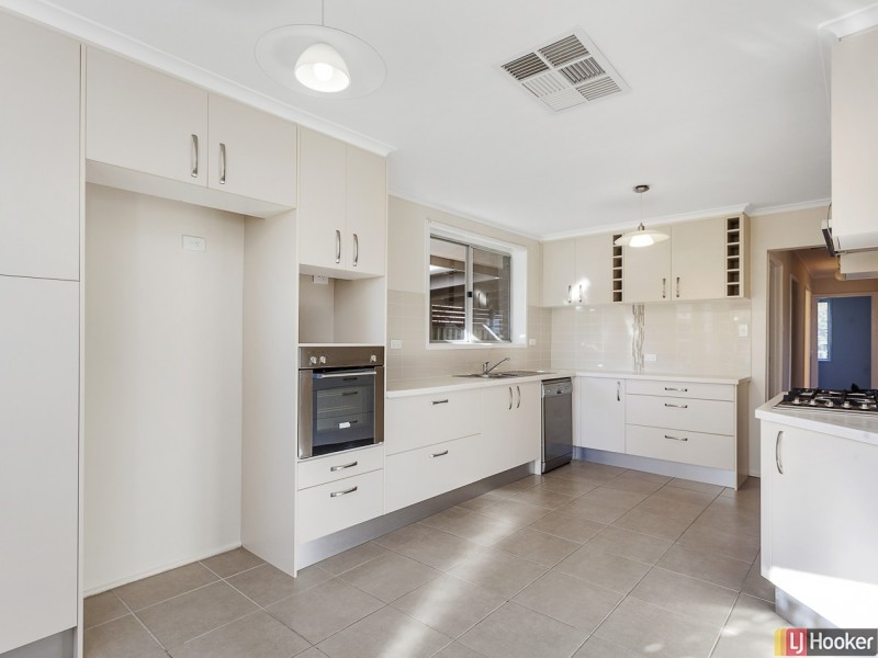 16 Pattinson Crescent, Flynn ACT 2615