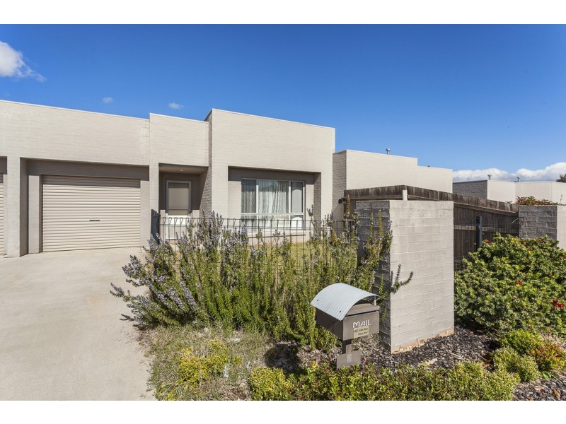 4 Rowland Street, Macgregor ACT 2615