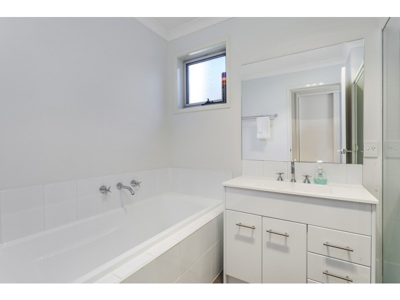 4 Rowland Street, Macgregor ACT 2615