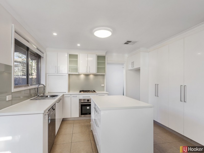 8 Wallis Place, Spence ACT 2615