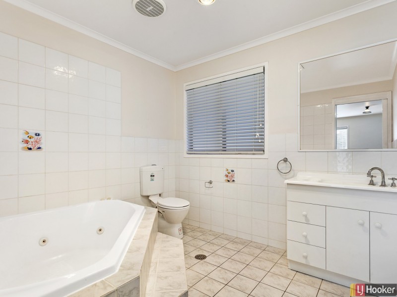 8 Wallis Place, Spence ACT 2615