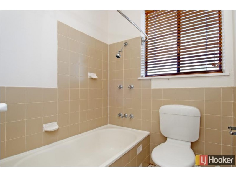 2/30 Springvale  Drive, Hawker ACT 2614