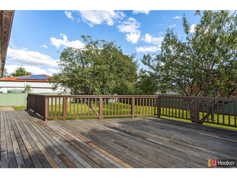 37 Stretton Crescent, Latham ACT 2615