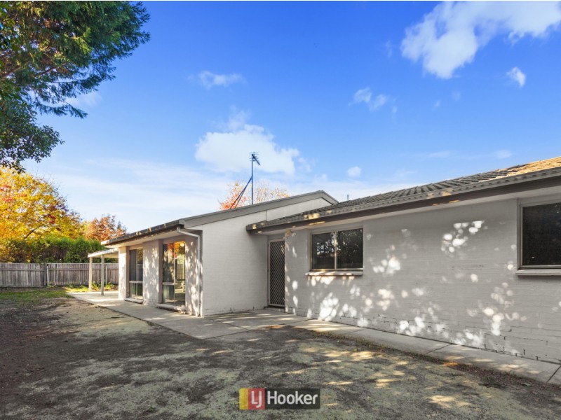 54 Sid Barnes Crescent, Gordon ACT 2906