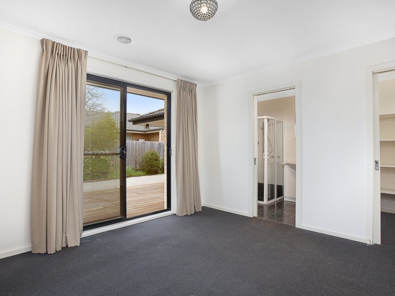 8 Dunnett Street, Dunlop ACT 2615