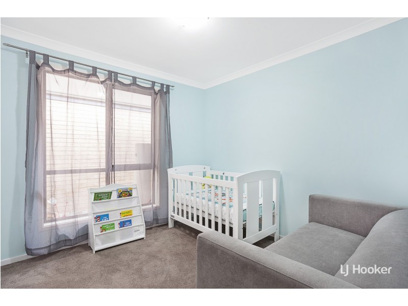 70 Jeff Snell Crescent, Dunlop ACT 2615